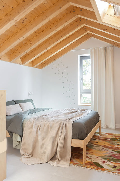 khung giường bằng gỗ thông