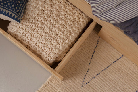 khung giường bằng gỗ thông