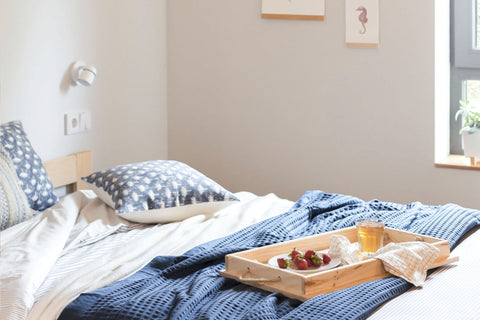 khung giường bằng gỗ thông