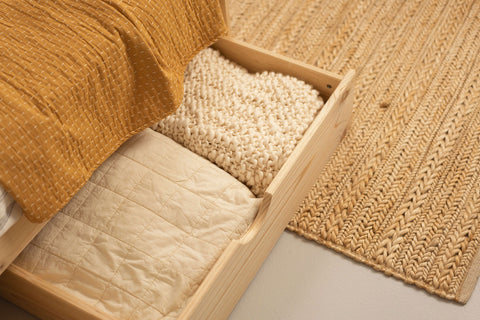 khung giường bằng gỗ thông