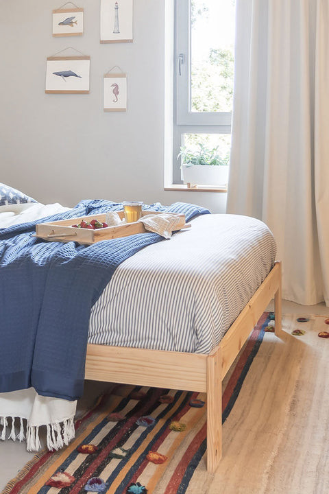 khung giường bằng gỗ thông