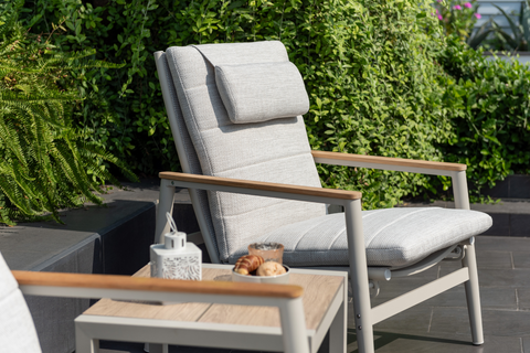 Bộ 2 ghế thư giãn ngoài trời TOPAZ light cream và 1 bàn góc Urbanite