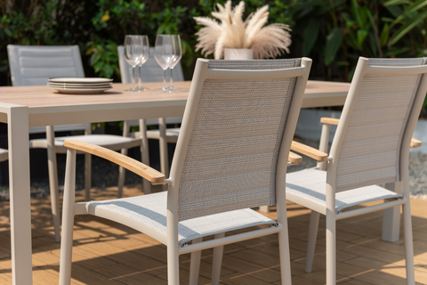 Bộ bàn ăn ngoài trời 1 bàn URBANITE 207 light cream và 8 ghế Topaz