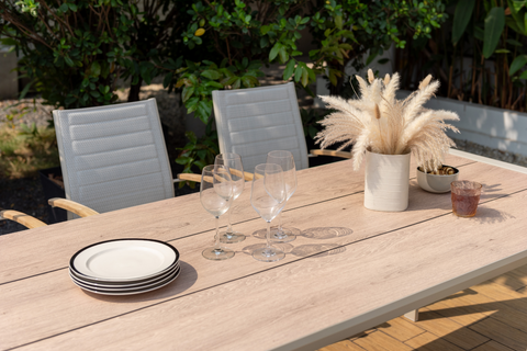 Bộ bàn ăn ngoài trời 1 bàn URBANITE 207 light cream và 8 ghế Topaz