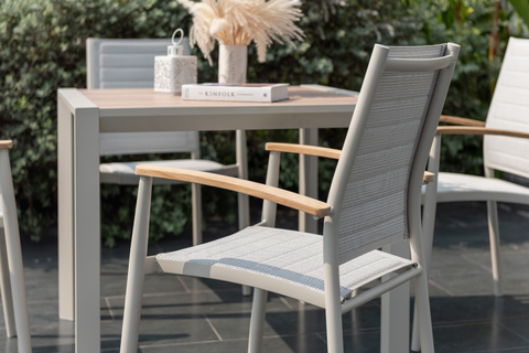 Bộ bàn ăn ngoài trời 1 bàn URBANITE 90 light cream và 4 ghế Topaz