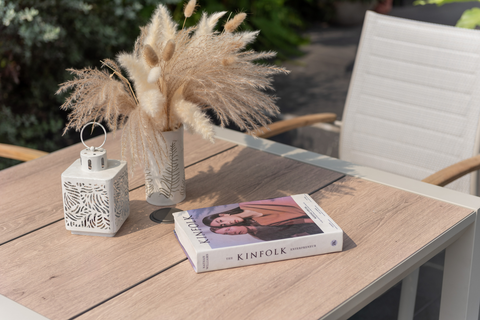 Bộ bàn ăn ngoài trời 1 bàn URBANITE 90 light cream và 4 ghế Topaz