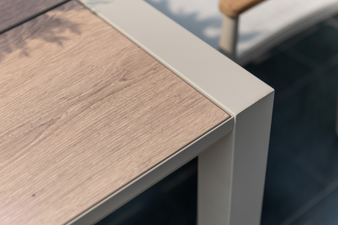 Bộ bàn ăn ngoài trời 1 bàn URBANITE 90 light cream và 4 ghế Topaz