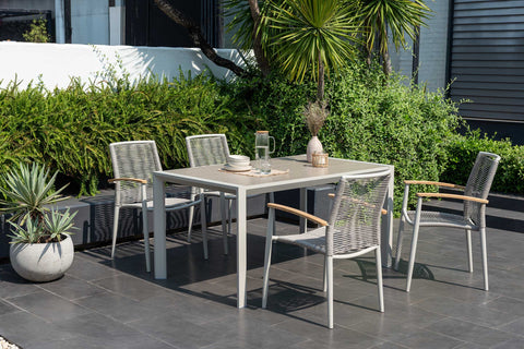 Bộ bàn ăn ngoài trời 1 bàn URBANITE 160 light cream và 4 ghế Topaz roped armchair