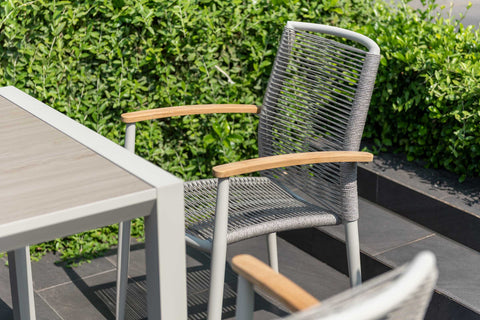 Bộ bàn ăn ngoài trời 1 bàn URBANITE 207 light cream và 8 ghế Topaz roped armchair