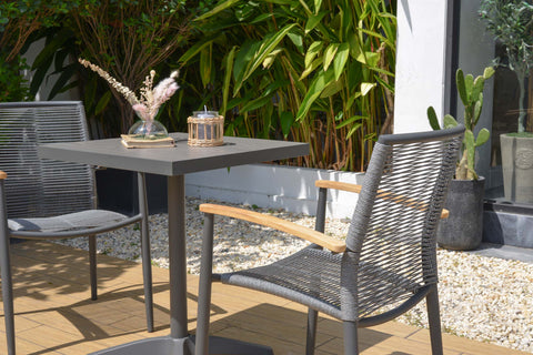 Bộ bàn ăn ngoài trời 1 bàn URBANITE 64 dark grey và 2 ghế Topaz roped armchair