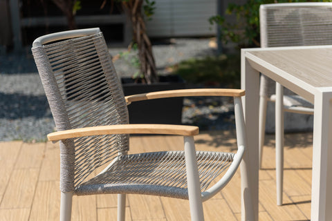 Bộ bàn ăn ngoài trời 1 bàn URBANITE 90 light cream và 4 ghế Topaz roped armchair