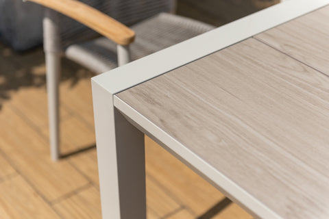 Bộ bàn ăn ngoài trời 1 bàn URBANITE 90 light cream và 4 ghế Topaz roped armchair