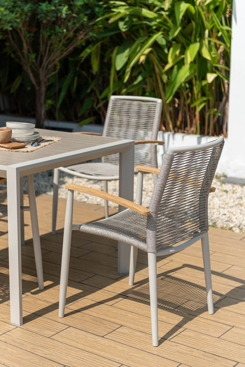 Bộ bàn ăn ngoài trời 1 bàn URBANITE 90 light cream và 4 ghế Topaz roped armchair