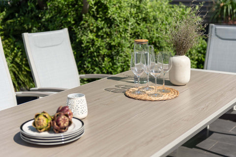 Bộ bàn ăn ngoài trời 1 bàn URBANITE 207 light và 8 Urbanite