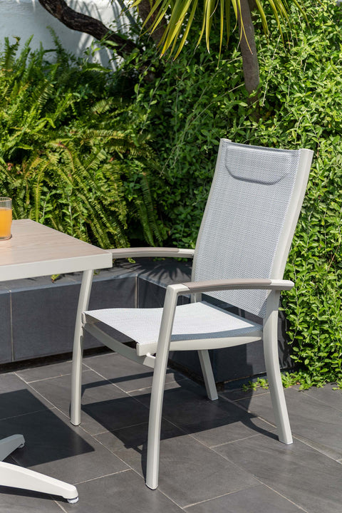 Bộ bàn ăn ngoài trời 1 bàn URBANITE 64 light cream và 2 ghế Urbanite