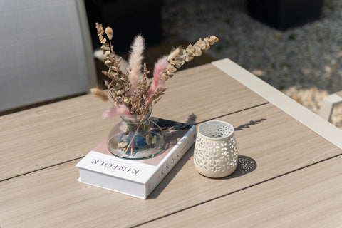 Bộ bàn ăn ngoài trời 1 bàn URBANITE 90 light cream và 4 ghế Urbanite