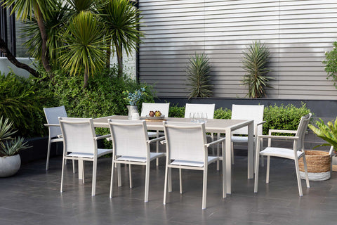 Bàn ăn ngoài trời URBANITE 207 light