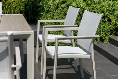 Bộ bàn ăn ngoài trời 1 bàn URBANITE 160 light cream và 4 Urbanite
