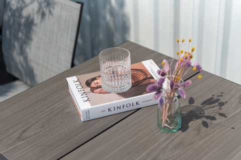 Bộ bàn ăn ngoài trời 1 bàn URBANITE 64 dark grey và 2 ghế Urbanite