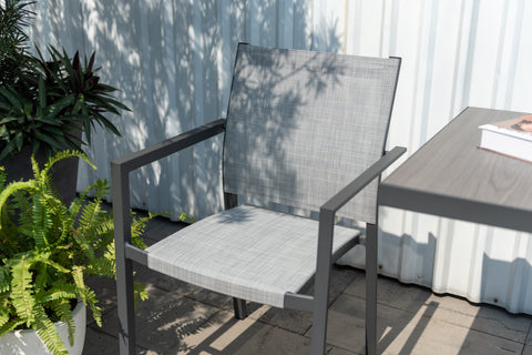 Bộ bàn ăn ngoài trời 1 bàn URBANITE 64 dark grey và 2 ghế Urbanite