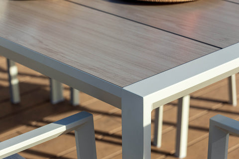 Bàn ăn ngoài trời URBANITE 207 light